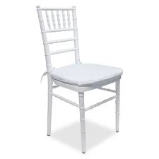weißer Chiavari-Stuhl mit Kissen